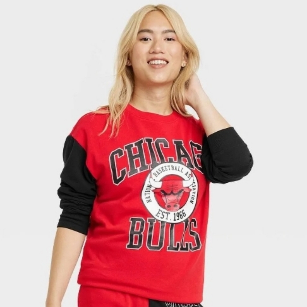 Womens Chicago Bulls Colorblock Crewneck Sweatshirt Medium